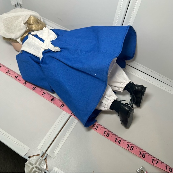 Springford Amish Porcelain Doll Bendable Arms And Legs Blue Apron Bonnet Blonde - Picture 4 of 7